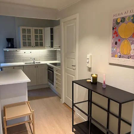 Bo Blant Brosteinsbelagte Gater I Hjertet Av Bergen